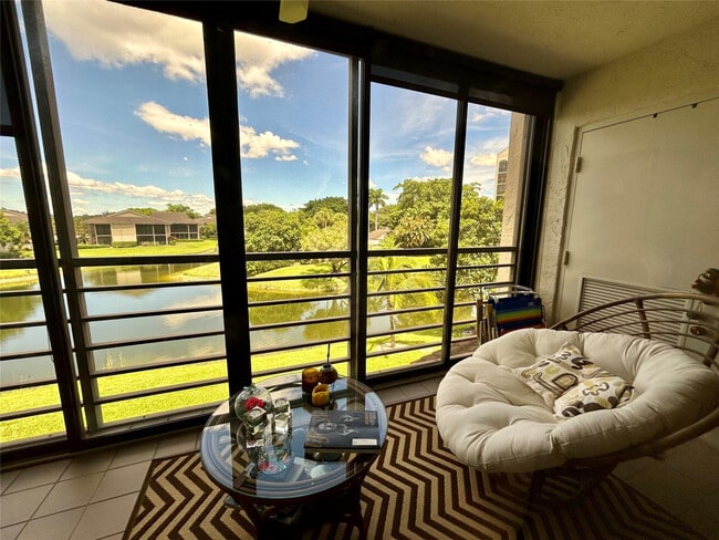 Building Photo - 7582 Regency Lake Dr Unit 301