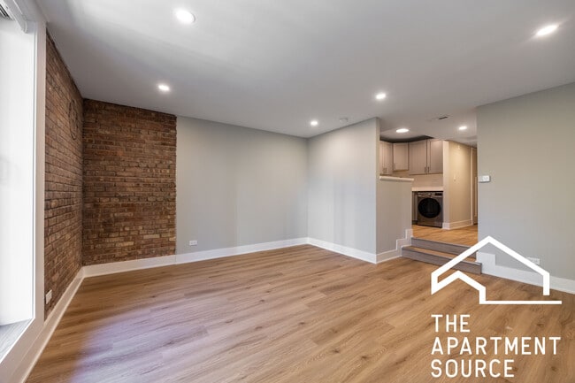 Building Photo - 1223 N La Salle Dr