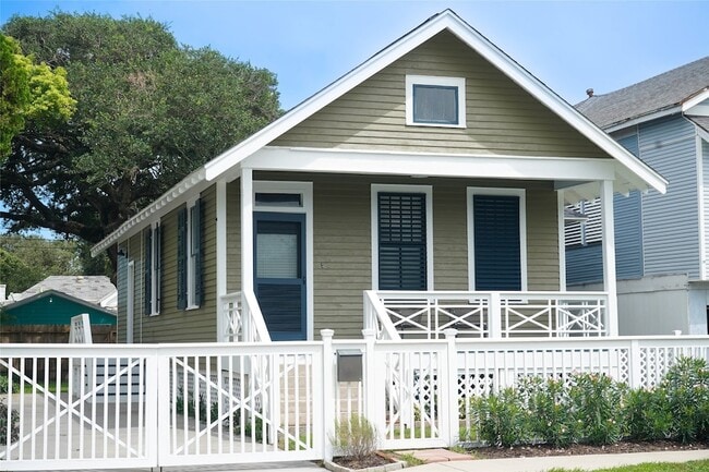 Photo - 2826 Avenue P 1/2