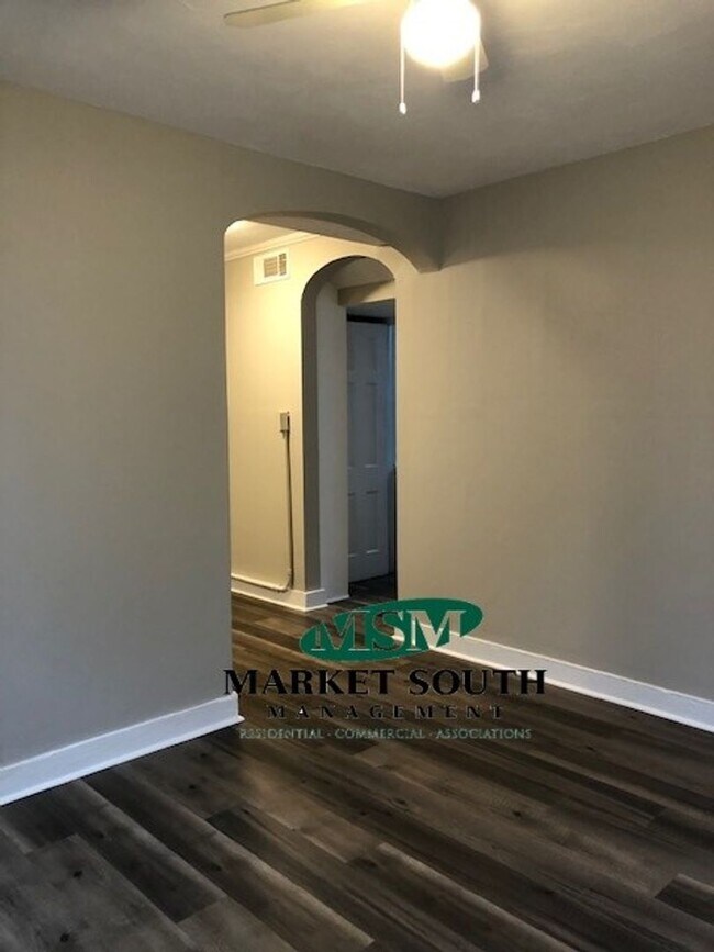 Building Photo - 412 E 50th St Unit 50 E 414