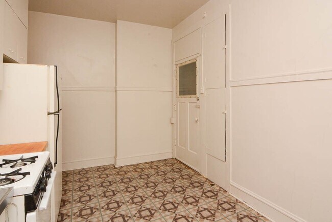 Photo - 1030 Dempster St Unit E4