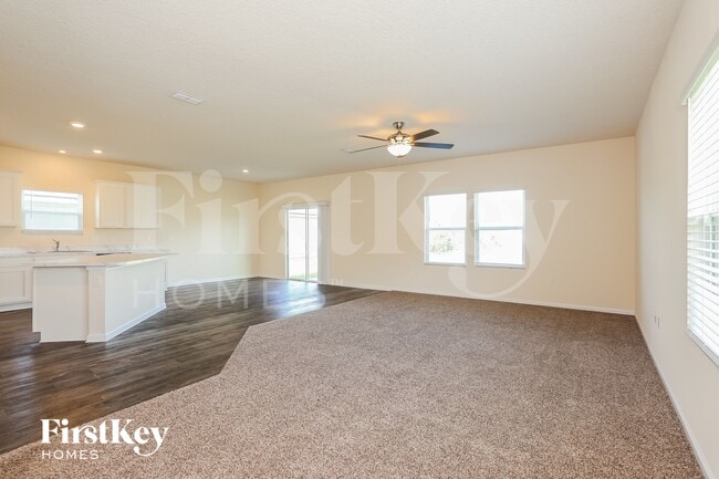 Photo - 2587 Beachview Dr