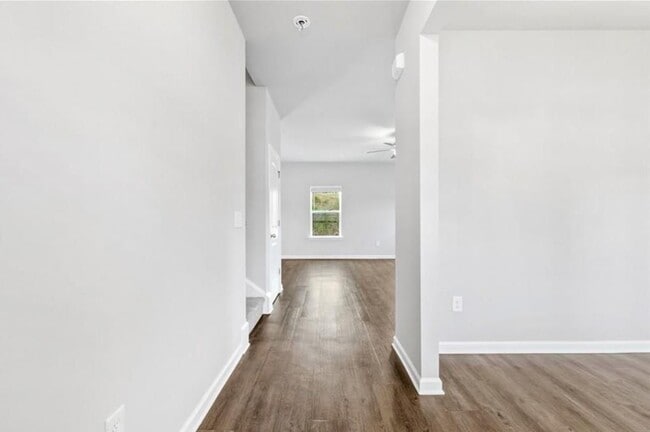 Photo - 207 Finley Dr