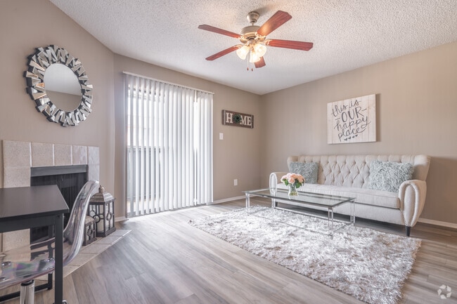 1BR, 1BA - 642SF