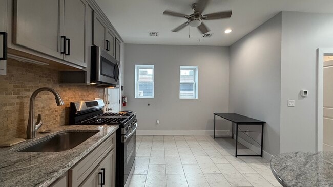 Living Room - 273 16th Ave Unit 3