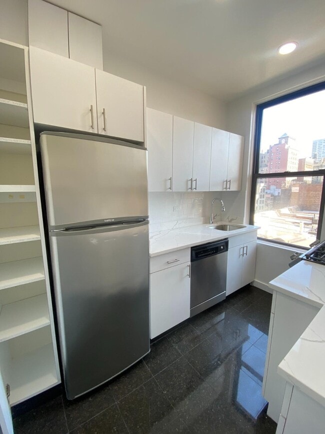 Photo - 166 W 72nd St Unidad 3C