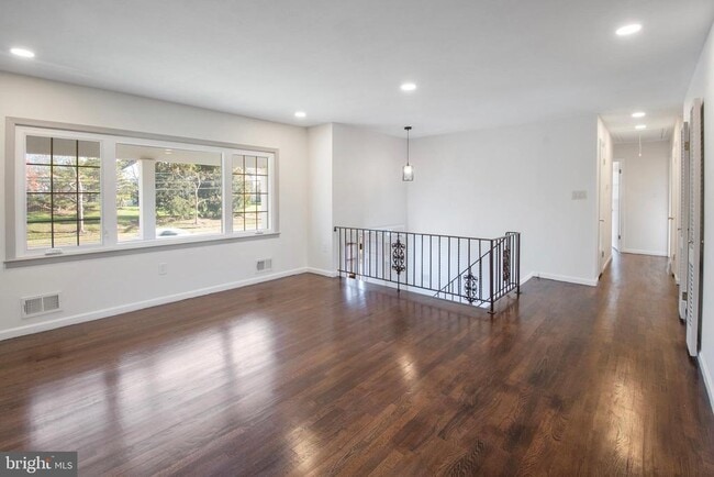 Building Photo - 155 Franklin Corner Rd