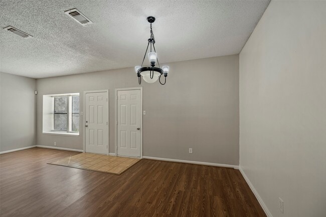 Photo - 7120 Deer Creek Ct