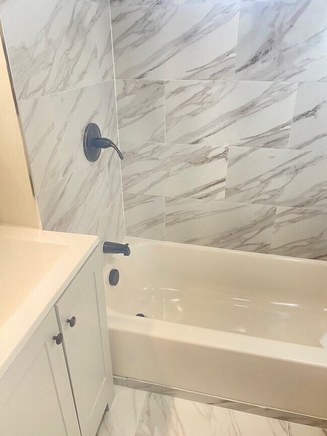 Photo - 856 N Mozart St Unit 3R