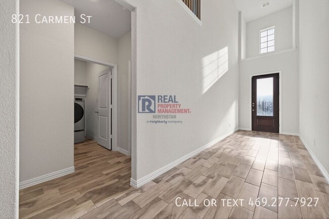 Photo - 821 Carmen St