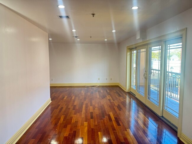 Building Photo - 803 Sip St Unit 201 Rental