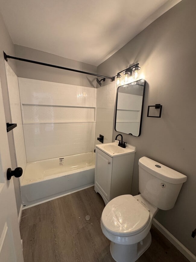 Photo - 170 Earle St Unit B2