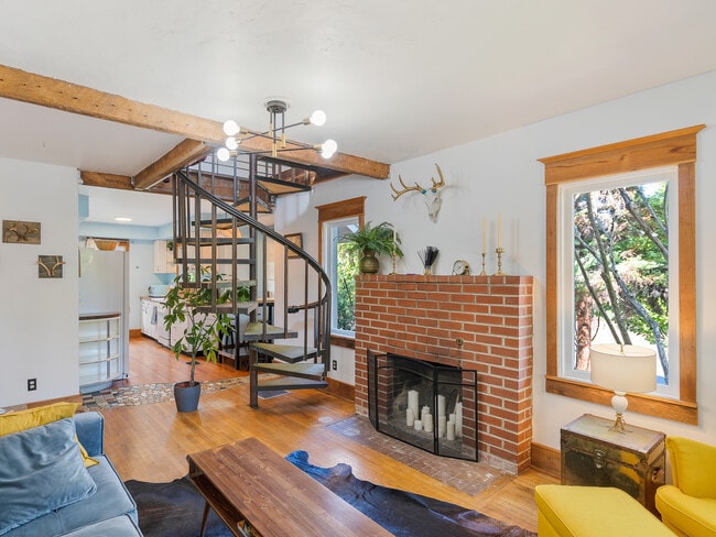 Building Photo - 7235 NE Mallory Ave