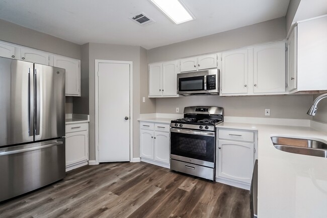 Photo - 16311 Alametos Dr