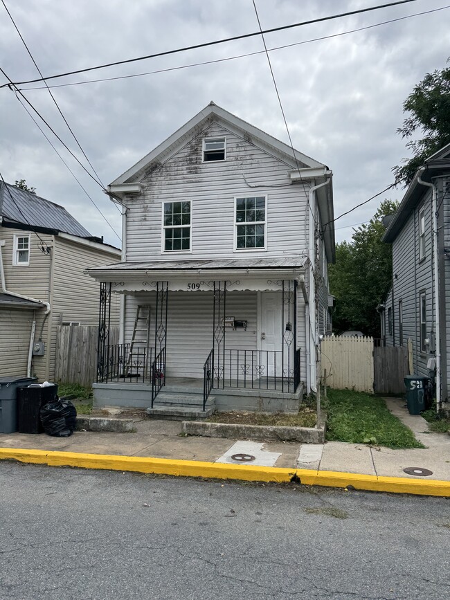 Building Photo - 509 W Stephen St
