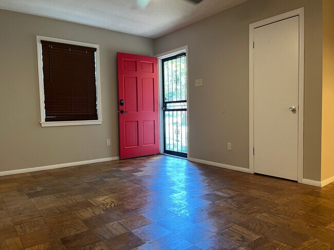 Photo - 354 Williford St