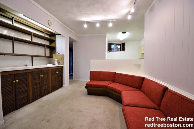 Building Photo - 252 Tappan St Unit 1