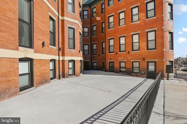 Photo - 2201 Brookfield Ave Unit 303