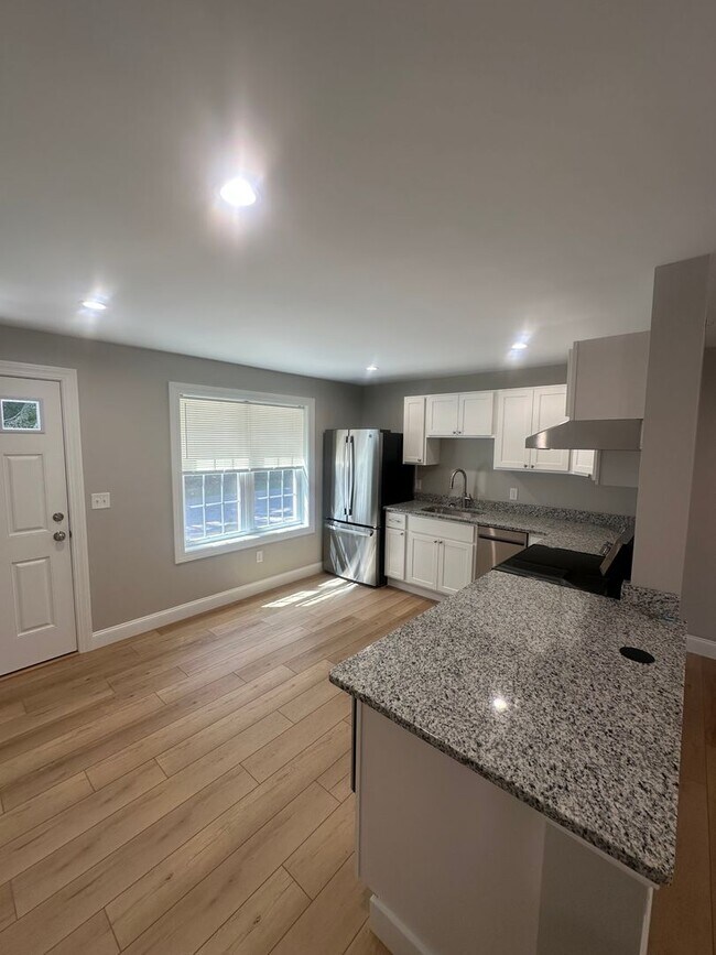 439 Main St Unit 102