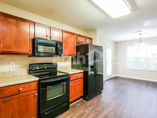 Photo - 101 Kirkshire Ln