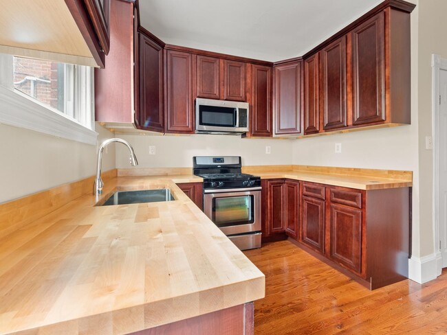 Photo - 155 U St NW