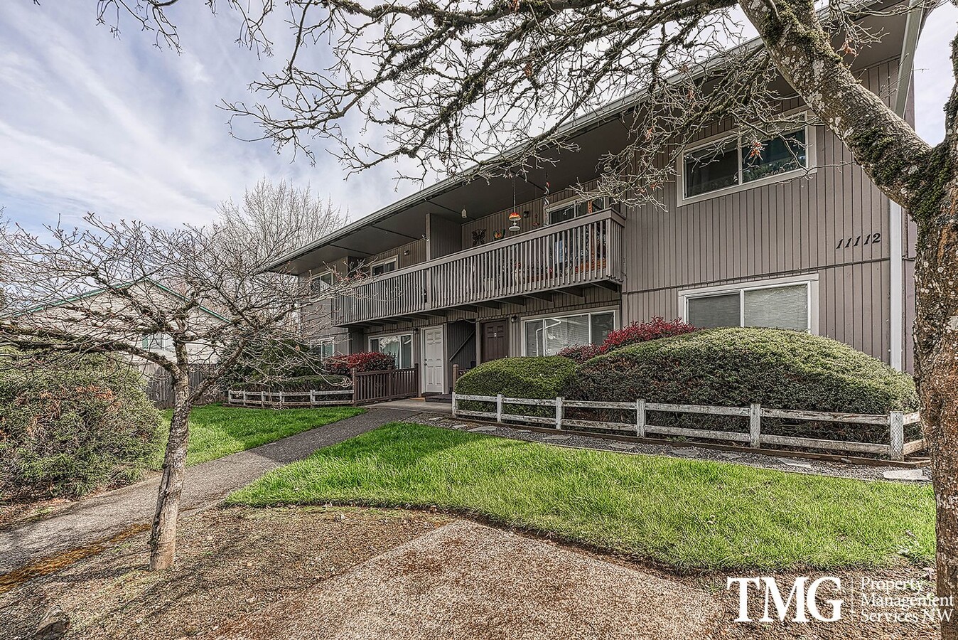 Updated Ground-Level 2 BD with Outdoor Access - Updated Ground-Level 2 BD with Outdoor Access Unit E