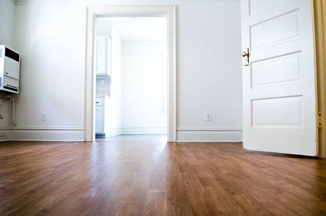 Photo - 836 S Burlington Ave Unit 4