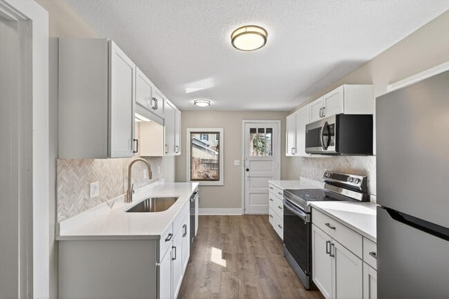 Photo - 3553 Dupont Ave S