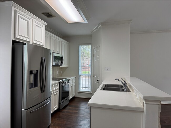 Photo - 1908 Bailey St