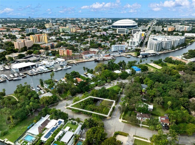 Photo - 810 NW 7th St