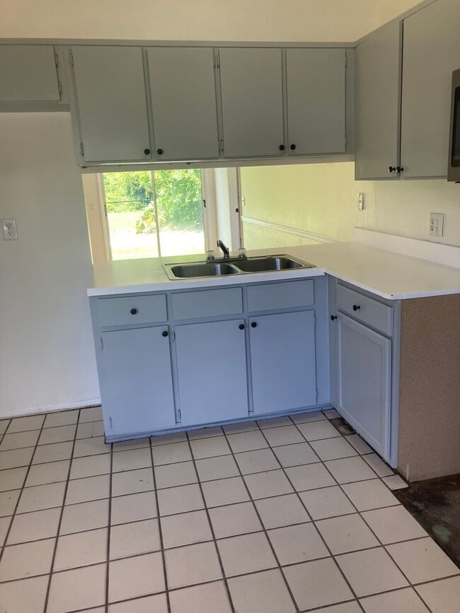 Photo - 4 Bed 2 Bath Home | Pet Friendly with Fenced in Yard | Washer Dryer Hook Ups | Section 8 Welcome
