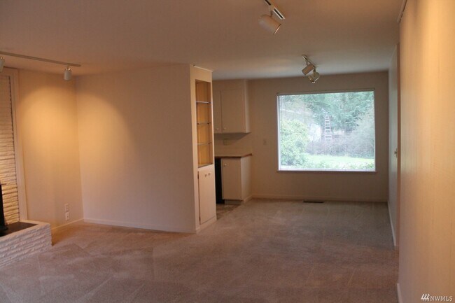 Photo - 10609 NE 46th St