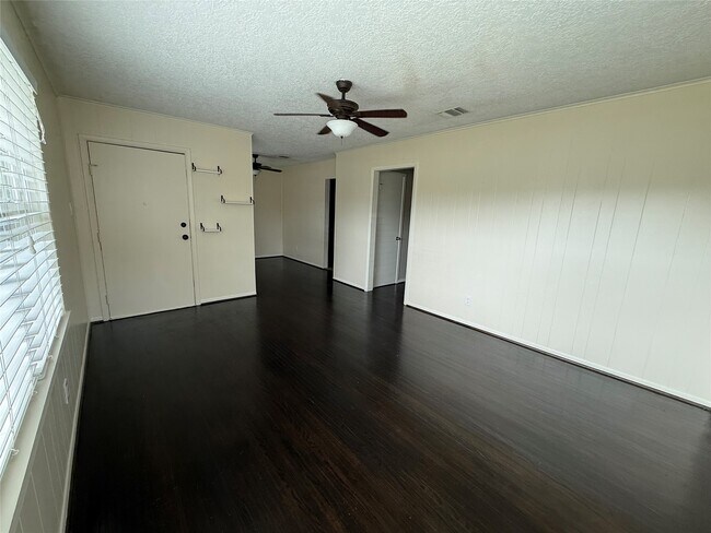 Photo - 1807 Firwood Dr