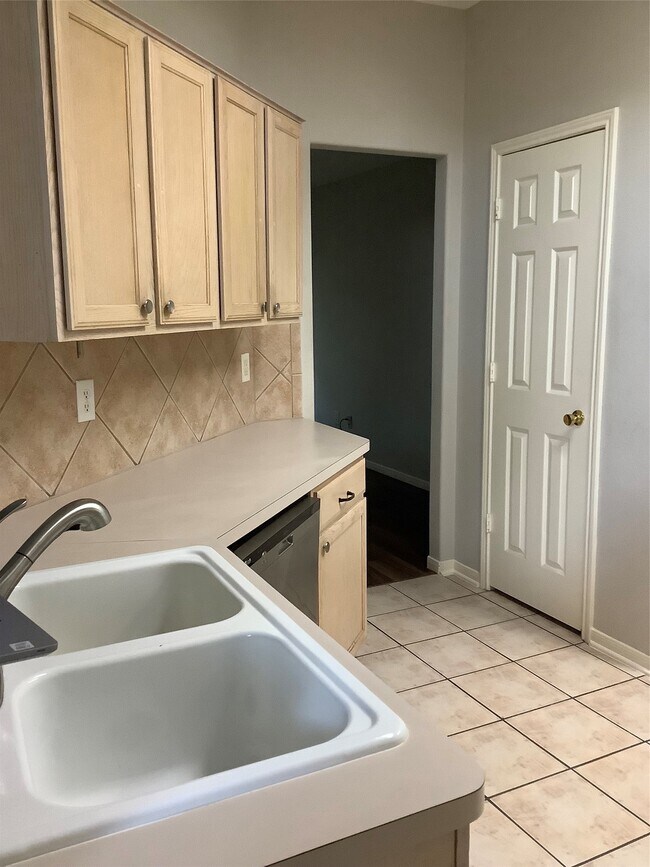 Photo - 18215 Major Glen Cir