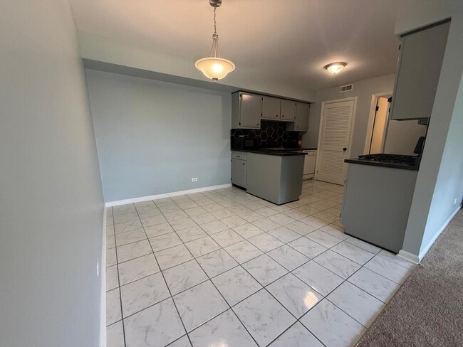 1305 Kingsbury Dr
