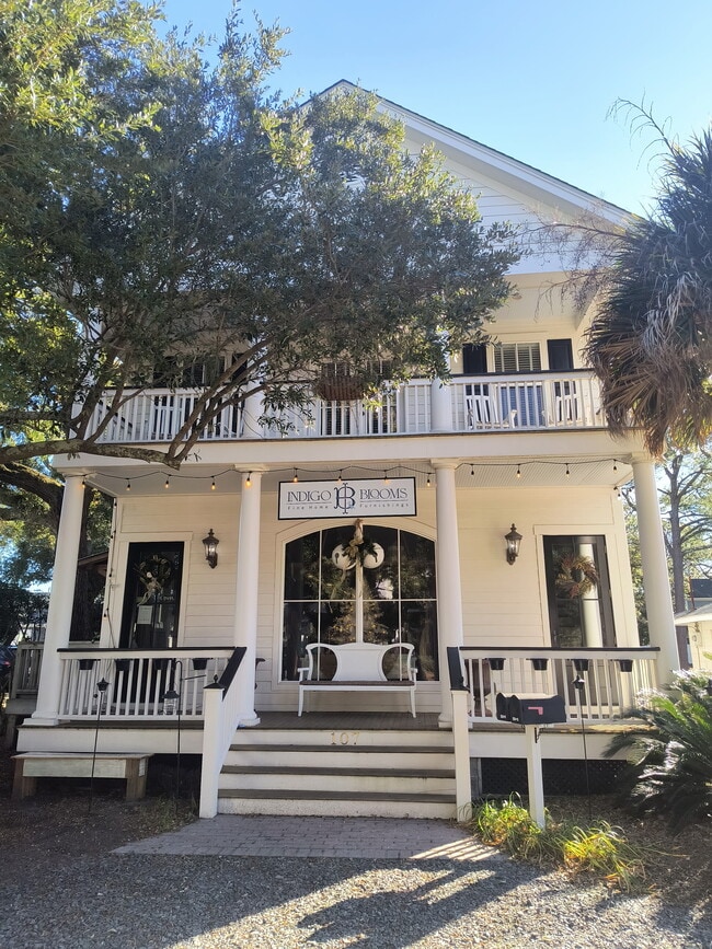 Building Photo - 107 W Owens St Unit #2