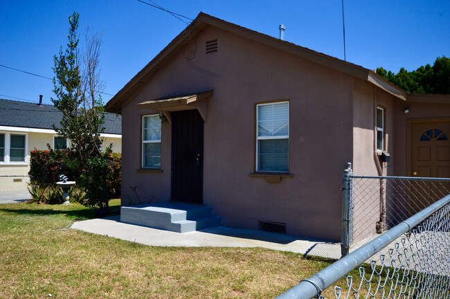 Completely Remodeled 2 Bedroom Cypress Home - Completely Remodeled 2 Bedroom Cypress Home