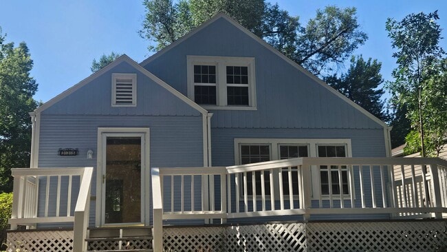 Building Photo - Cute and Cozy Old Town Home