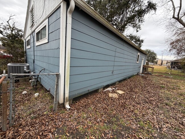 Photo - Charming 2 Bed / 1 Bath House located in the heart of Groves