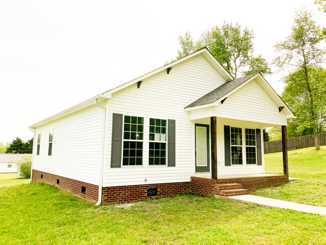 Photo - 1532B Katherine St NW