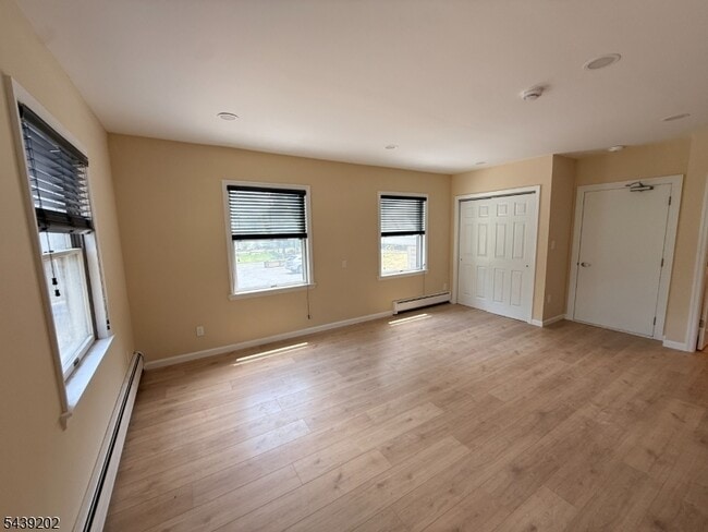 Photo - 48 Ringwood Ave Unit B