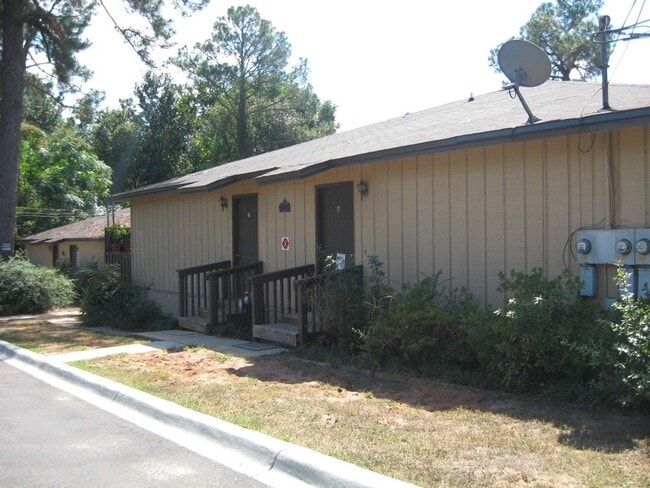 Building Photo - Special Offer – ½ Off First Month’s Rent! ... Unit C Rental