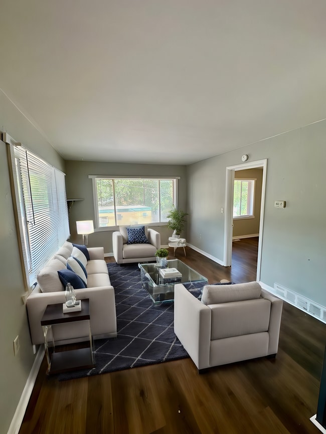 Building Photo - 117 Ruxton Ave Unit B Rental