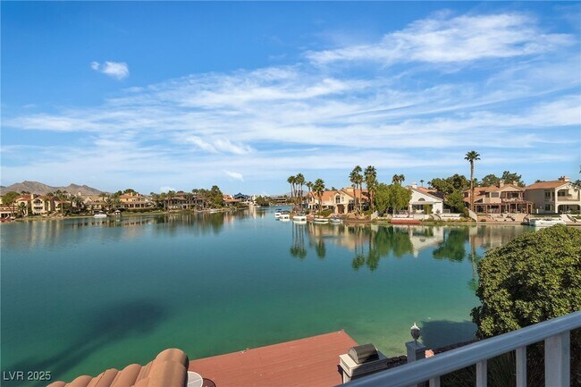 Building Photo - 8744 Captains Pl