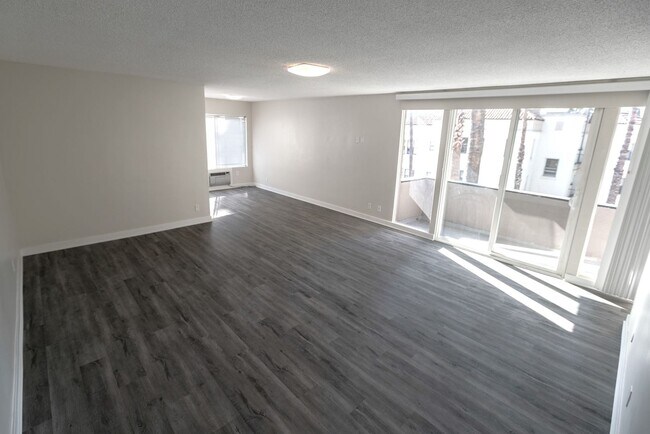 Photo - 1944 Whitley Ave.