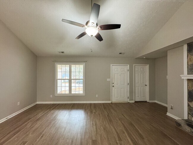 Photo - Charming 3 Bed 2 Bath Home in Jack Britt