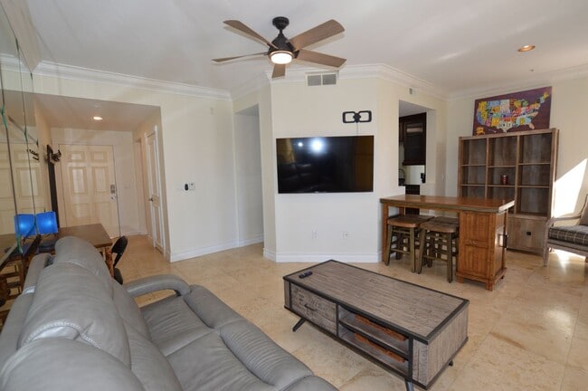Building Photo - Beautiful and Bright Furnished, 1 Bd / 1 Ba Condo w/ Pool View