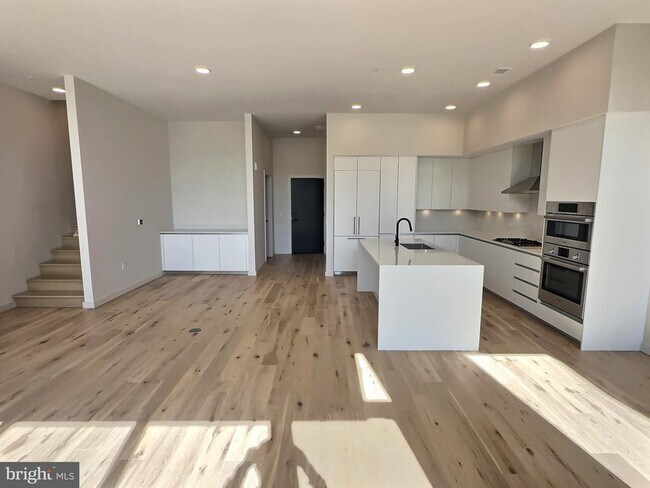 Photo - 3130 Potomac Ave Unit TH3