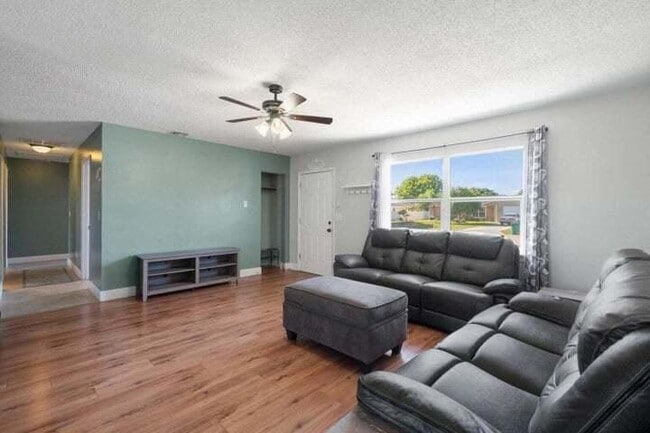 2456 SE Melaleuca Blvd