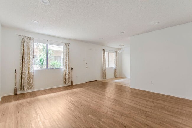 Photo - Chatsworth Rent This Now Apartamento Unidad THR33